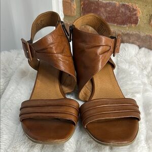 Miz Mooz Brown Leather Women's Sandals w/buckle and zipper 2 inch heel